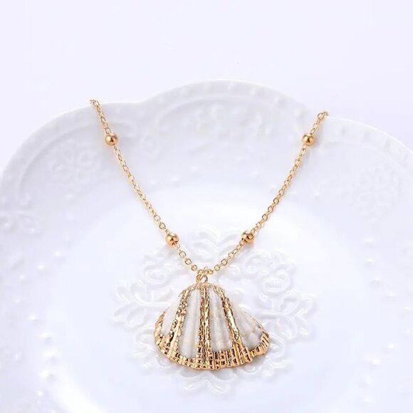 Scallop Shell Pendant Necklace Gold Sea Nautical Mermaid Beach Boho Jewelry - Picture 4 of 8